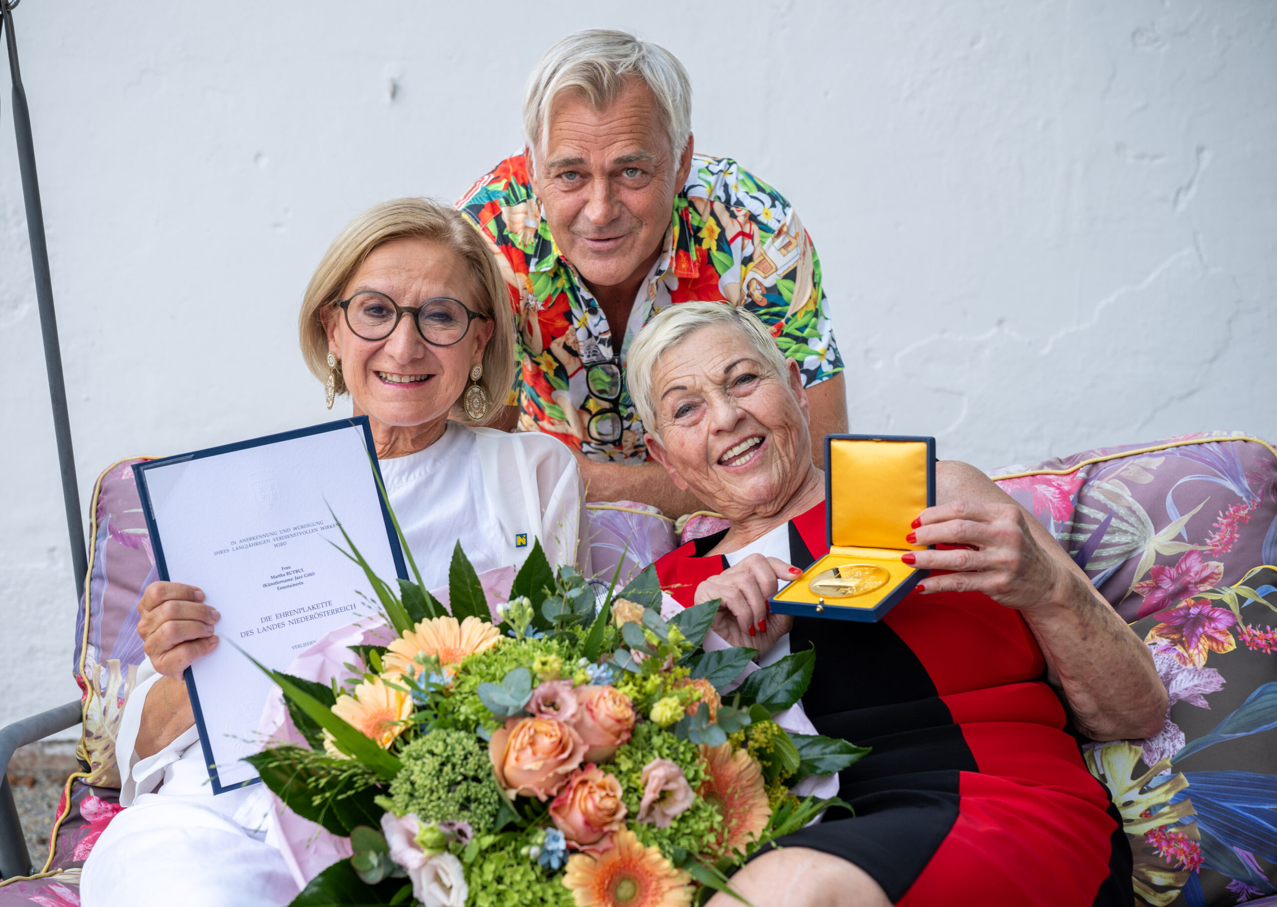 Ehrenplakette des Landes Niederösterreich an Jazz Gitti